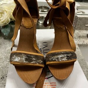 Beautiful Red Collection Valentino High heel wooden platforms